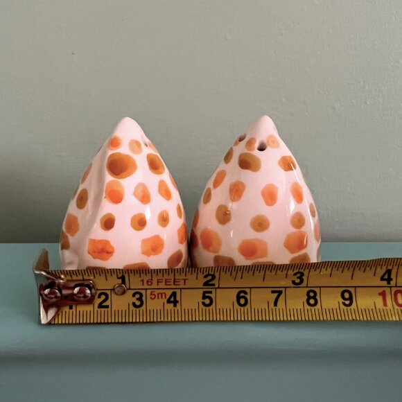 Vintage Mini Seashell Salt & Pepper Shakers | Cute Coastal Rare Kitchen Decor - Picture 6 of 8